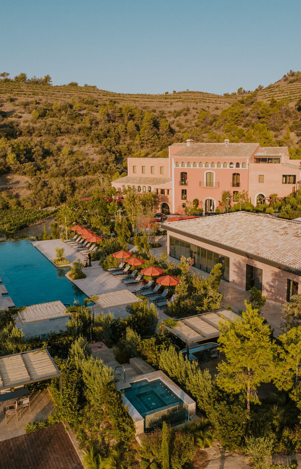 Gran Hotel Mas d'en Bruno pool and vineyards